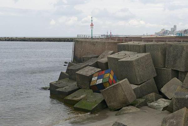 RT @BanksyOfficiaI: street art http://t.co/W5U5qhK…